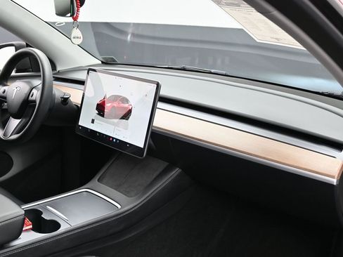 Used 2023 Tesla Model Y Long Range image 41