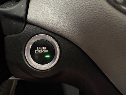 Used 2019 Chevrolet Equinox LT FWD image 18