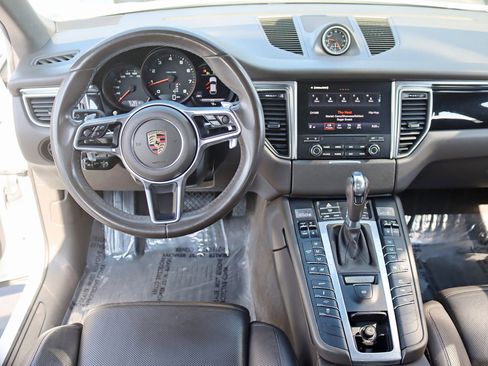 Used 2018 Porsche Macan Sport Edition AWD/4WD image 17
