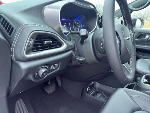 New 2026 Chrysler Pacifica Select FWD image 13