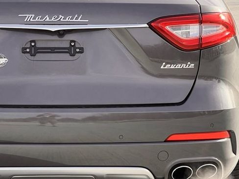 Used 2017 Maserati Levante w/ Luxury Package image 5