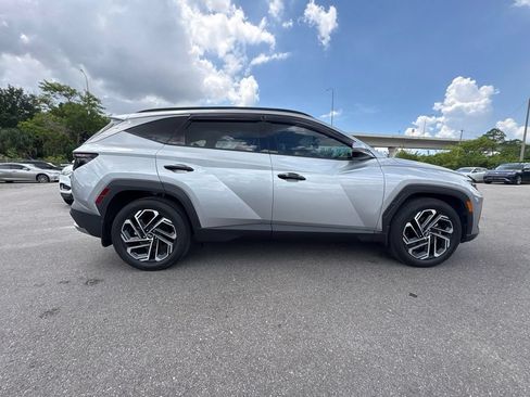 Used 2025 Hyundai Tucson Limited FWD image 2