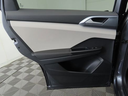 New 2026 Volkswagen Taos SE image 26