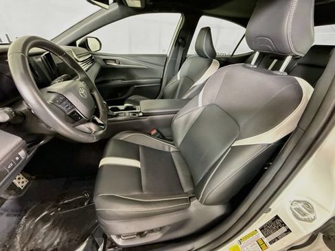 Used 2025 Toyota Camry SE w/ Convenience Package FWD image 19