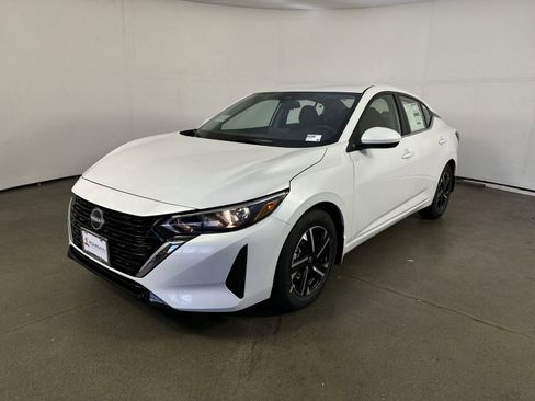 Used 2025 Nissan Sentra SV image 2