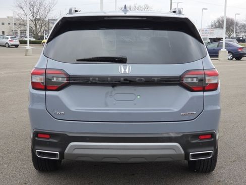 Used 2024 Honda Pilot Touring image 17
