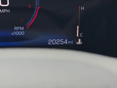 Used 2025 Chevrolet Trax LT image 38