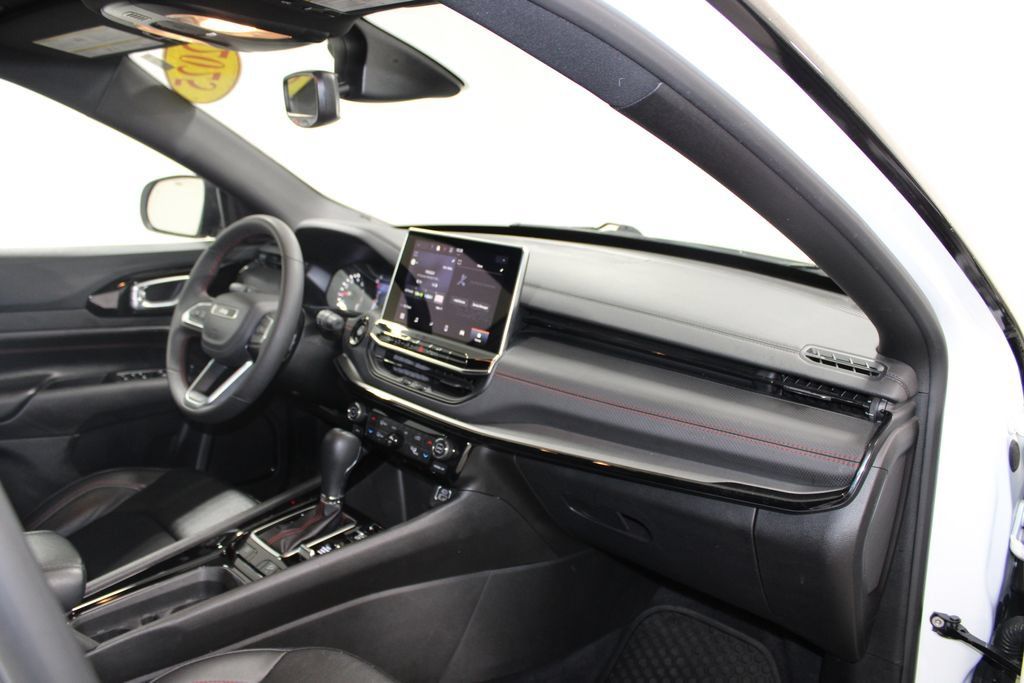 Used 2025 Jeep Compass Trailhawk AWD/4WD image 26