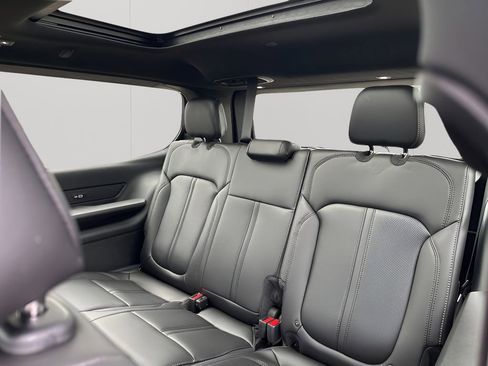 New 2026 Jeep Grand Wagoneer 4WD image 21