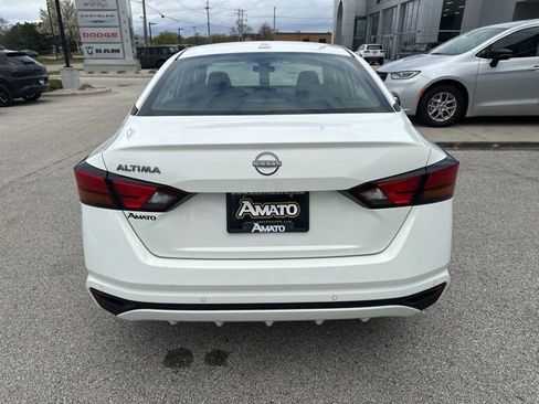 Used 2025 Nissan Altima 2.5 SV FWD image 7