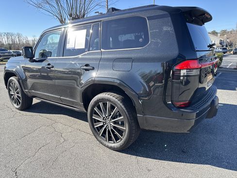Used 2024 Lexus GX 550 image 8