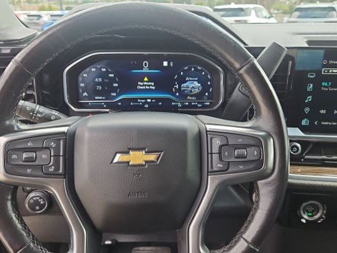 Used 2022 Chevrolet Silverado 1500 LT RWD image 12