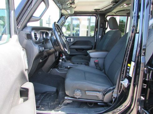 Used 2021 Jeep Wrangler Unlimited Sahara image 9