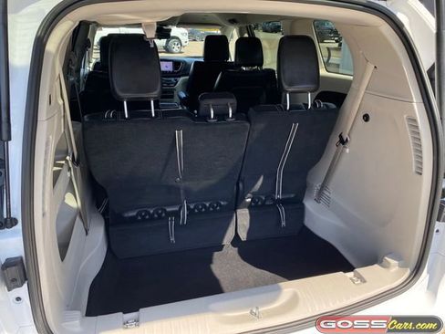Certified 2024 Chrysler Pacifica Touring-L FWD image 13