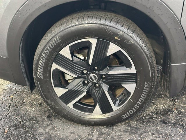 Certified 2025 Nissan Kicks SV AWD/4WD image 9