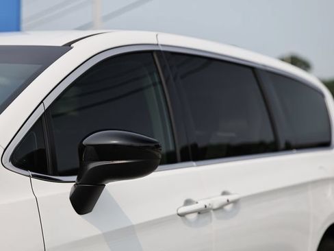 Used 2024 Chrysler Voyager LX FWD image 3
