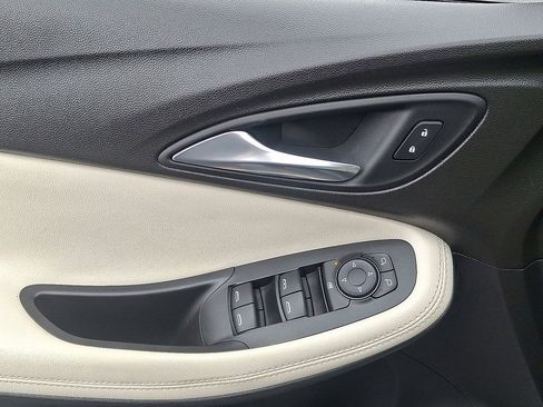 Used 2021 Buick Encore GX Select image 11