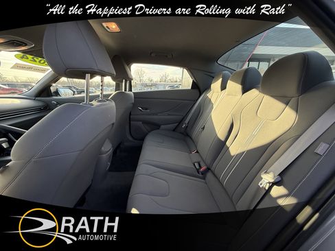 Used 2024 Hyundai Elantra SEL image 18