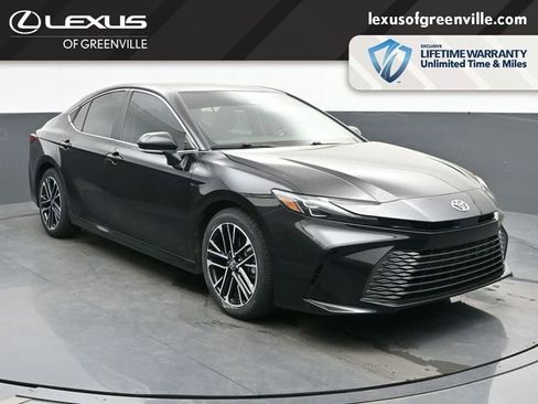 Used 2025 Toyota Camry XLE FWD image 2