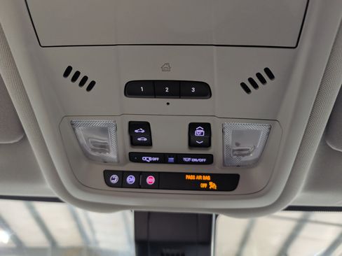 Used 2022 GMC Terrain SLT w/ Tech Package image 12