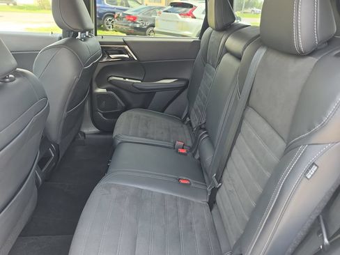 Used 2024 Mitsubishi Outlander SE Black Edition FWD image 13