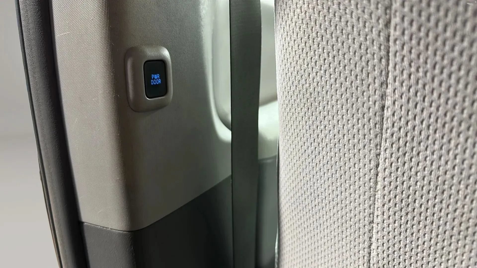 Used 2017 Toyota Sienna LE FWD image 12