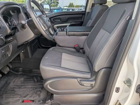 Used 2022 Nissan Titan SV RWD image 15