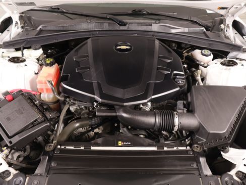 Used 2023 Chevrolet Camaro LT RWD image 17