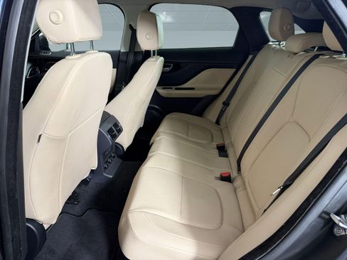 Used 2018 Jaguar F-PACE Premium image 12