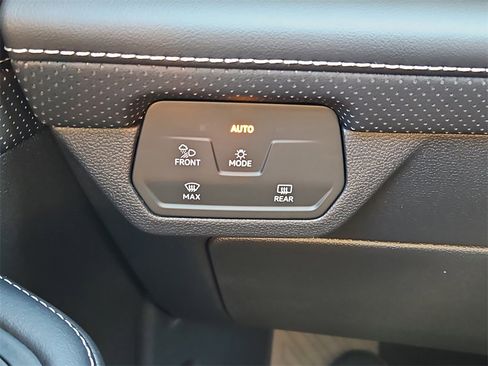 New 2026 Volkswagen Atlas SE image 8