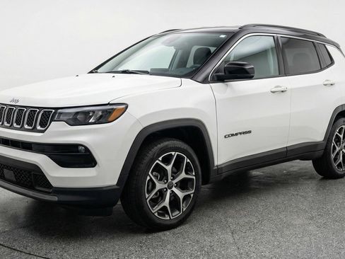 Used 2025 Jeep Compass Limited image 3