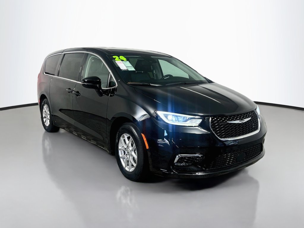 Used 2024 Chrysler Pacifica Touring-L FWD image 1