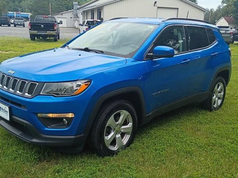 Used 2019 Jeep Compass Latitude w/ Cold Weather Group AWD/4WD image 3