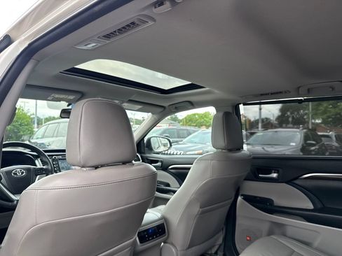 Used 2015 Toyota Highlander Limited AWD/4WD image 37