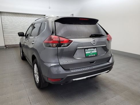 Used 2018 Nissan Rogue SV w/ Premium Package FWD image 5