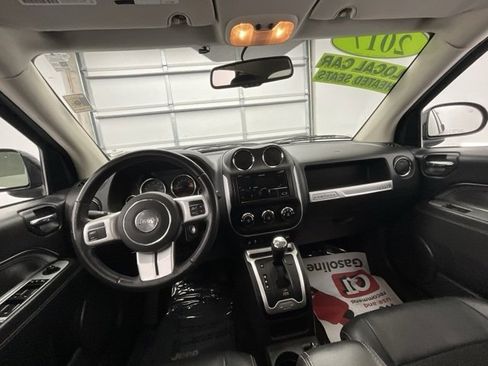 Used 2017 Jeep Compass Latitude image 4