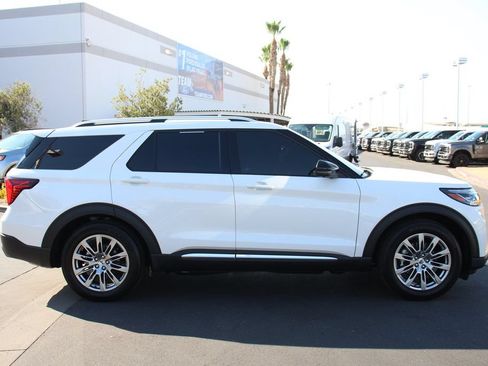 Certified 2025 Ford Explorer Platinum RWD image 10