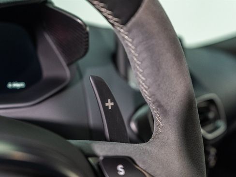 Used 2023 Aston Martin V8 Vantage Coupe RWD image 79