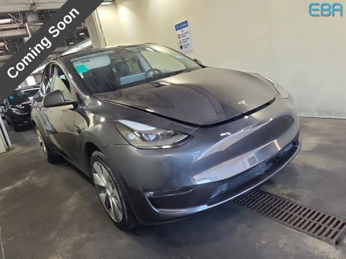 Used 2024 Tesla Model Y Long Range image 1