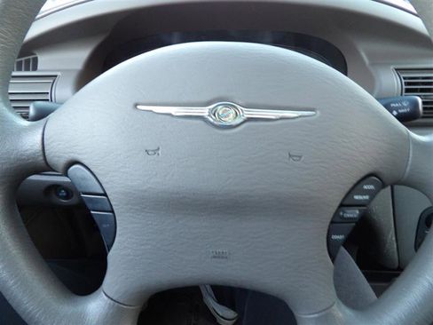 Used 2005 Chrysler Sebring Touring w/ Leather Value Pkg image 24