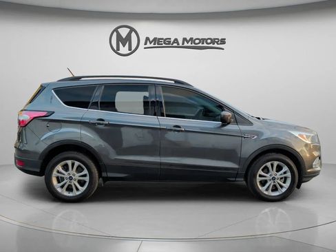 Used 2018 Ford Escape SE w/ SE Sync 3 Package image 9