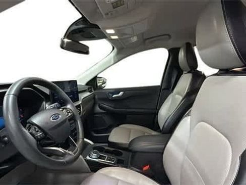 Used 2024 Ford Escape Platinum image 4