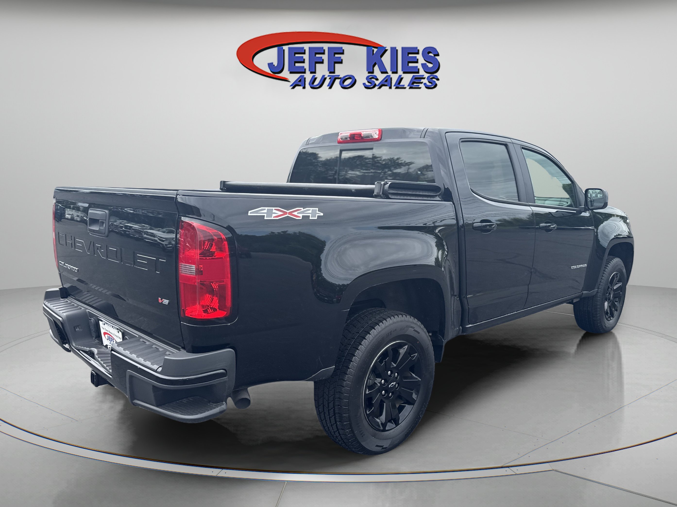Used 2022 Chevrolet Colorado LT w/ Trail Boss Package AWD/4WD image 5