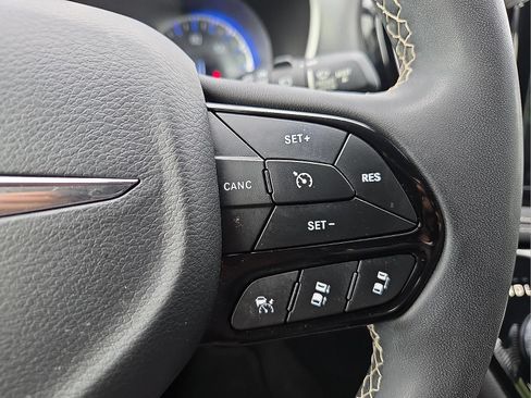 Used 2023 Chrysler Pacifica Touring-L w/ Uconnect Theater Family Group AWD/4WD image 22