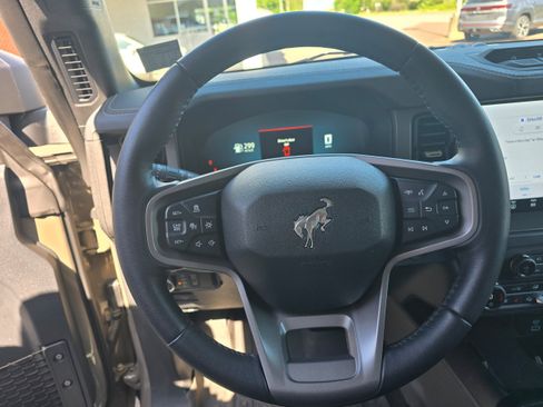 Used 2025 Ford Bronco Badlands AWD/4WD image 13