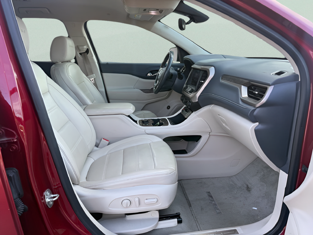 Used 2020 GMC Acadia Denali w/ Technology Package FWD image 15