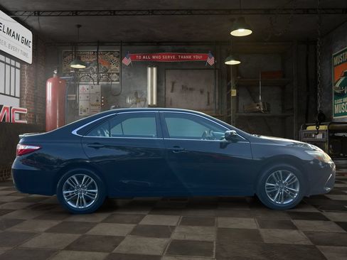 Used 2015 Toyota Camry SE FWD image 4