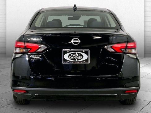 Used 2025 Nissan Versa SV FWD image 3