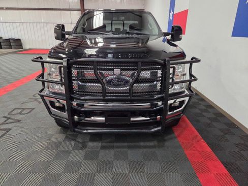 Used 2017 Ford F250 Lariat w/ Lariat Value Package image 17