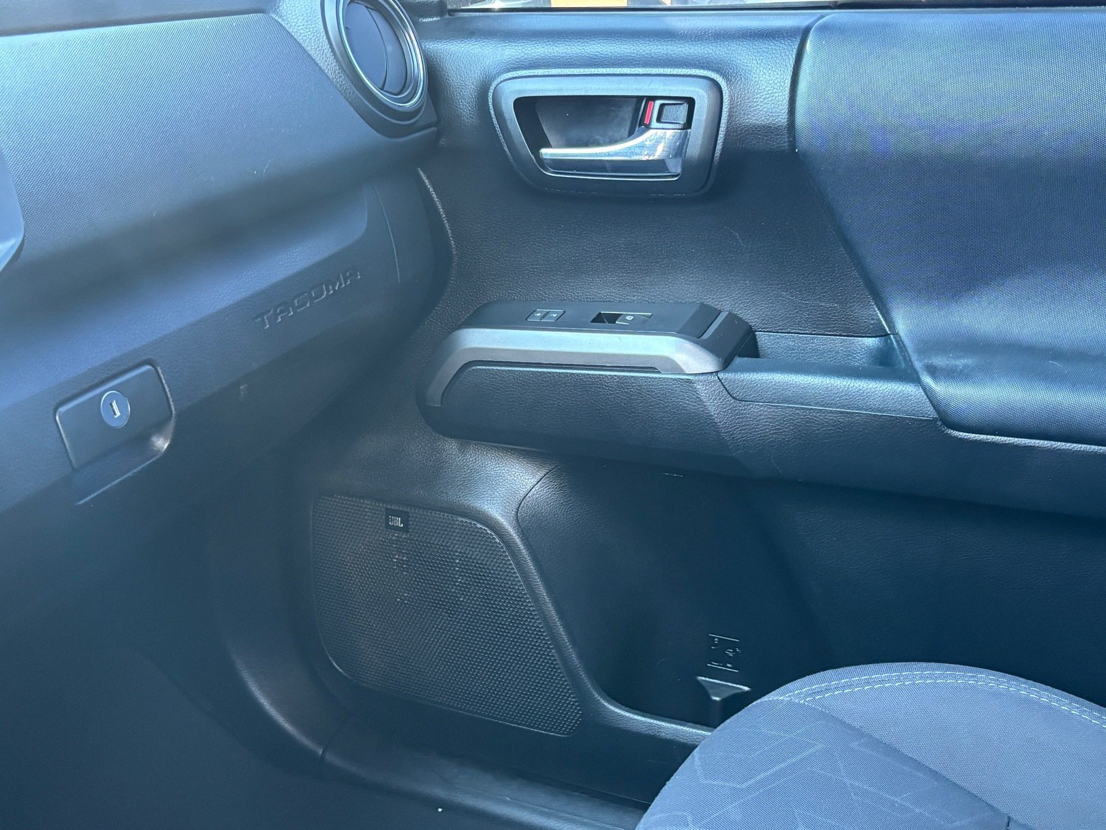 Used 2017 Toyota Tacoma TRD Sport RWD image 19